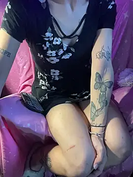 Snapshot of d3luluxx chatting on November 2025 04:29:01 PM d3luluxx online show from November 2025 04:29:01 PM