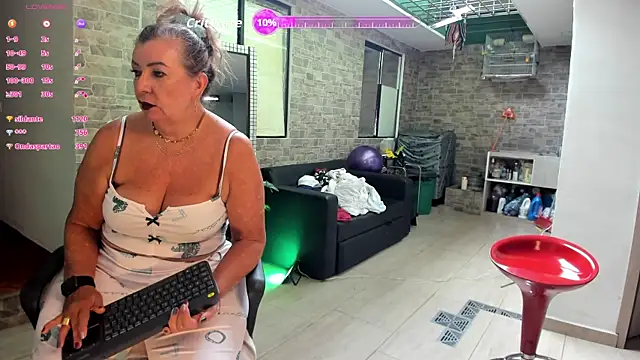 Snapshot of _SARAI_DUPONT chatting on October 2025 12:45:02 PM SARAI DUPONT online show from October 2025 12:45:02 PM