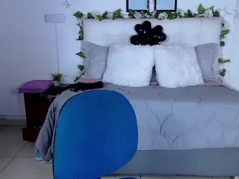 Aliciacute   online show from January 2026 07:50:01 PM