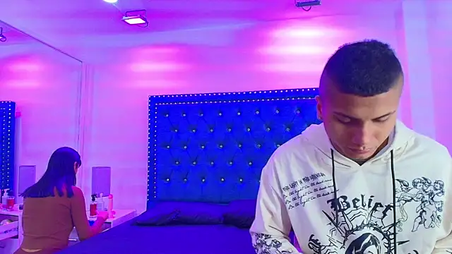 Damian and roxanne online show from November 2025 12:37:02 PM