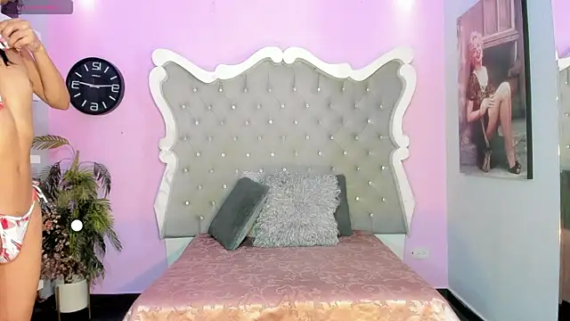 Honey Moontsts online show from June 2026 12:04:02 PM