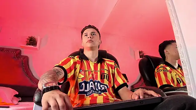 liaamsmiith  online show from February 2026 12:08:02 PM