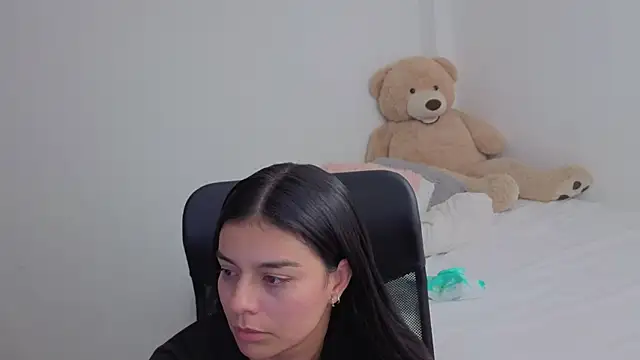 Snapshot of valerihouse chatting on February 2026 01:24:01 AM valerihouse online show from February 2026 01:24:01 AM