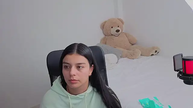 Snapshot of valerihouse chatting on February 2026 01:12:01 AM valerihouse online show from February 2026 01:12:01 AM