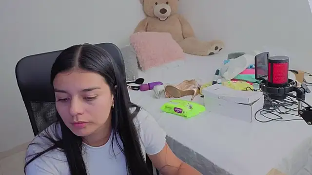 Snapshot of valerihouse chatting on February 2026 12:56:02 AM valerihouse online show from February 2026 12:56:02 AM