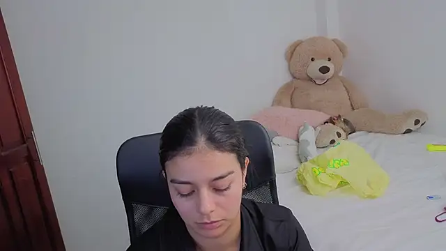 Snapshot of valerihouse chatting on February 2026 12:42:02 AM valerihouse online show from February 2026 12:42:02 AM