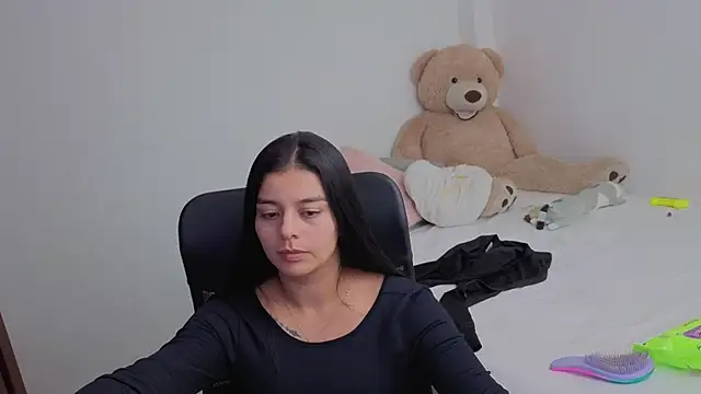 Snapshot of valerihouse chatting on February 2026 12:54:01 AM valerihouse online show from February 2026 12:54:01 AM