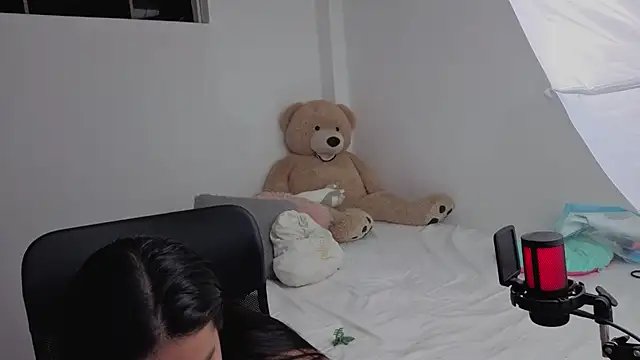 Snapshot of valerihouse chatting on March 2026 12:50:01 AM valerihouse online show from March 2026 12:50:01 AM