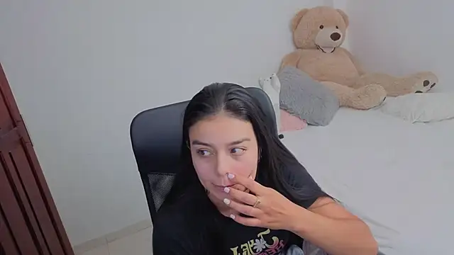 Snapshot of valerihouse chatting on March 2026 01:46:02 AM valerihouse online show from March 2026 01:46:02 AM