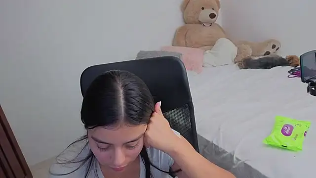 Snapshot of valerihouse chatting on March 2026 01:01:01 AM valerihouse online show from March 2026 01:01:01 AM