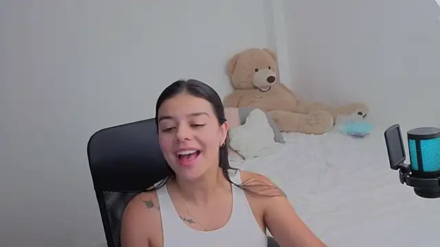 Snapshot of valerihouse chatting on March 2026 01:00:02 AM valerihouse online show from March 2026 01:00:02 AM