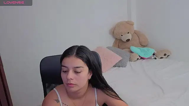 Snapshot of valerihouse chatting on March 2026 01:44:01 AM valerihouse online show from March 2026 01:44:01 AM