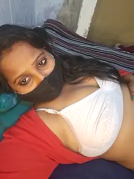 Minu love online show from March 2026 07:42:01 PM