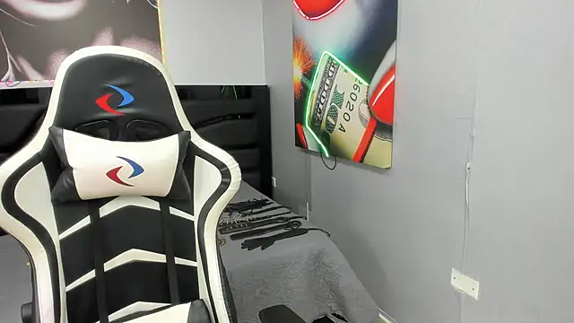 Snapshot of Sara_Bdsm_ chatting on November 2025 01:22:02 PM Sara Bdsm online show from November 2025 01:22:02 PM