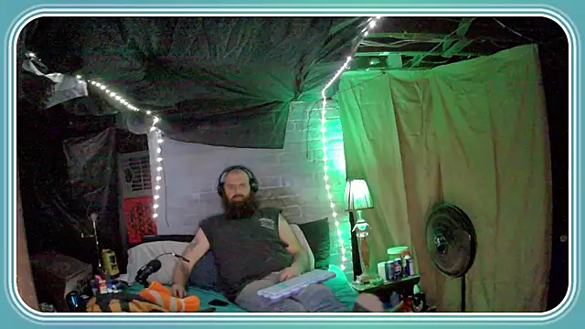 Snapshot of Cowboy815 chatting on November 2025 01:11:01 AM Cowboy815 online show from November 2025 01:11:01 AM