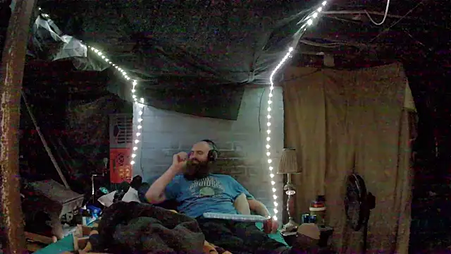 Snapshot of Cowboy815 chatting on November 2025 01:41:02 AM Cowboy815 online show from November 2025 01:41:02 AM