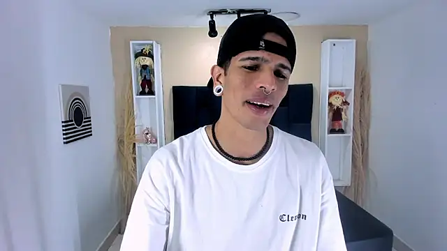 Franvill Trato online show from October 2025 07:35:02 PM