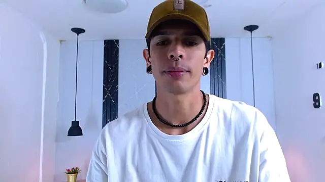 Franvill Trato online show from November 2025 06:54:01 PM