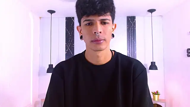 Franvill Trato online show from December 2025 06:48:02 PM