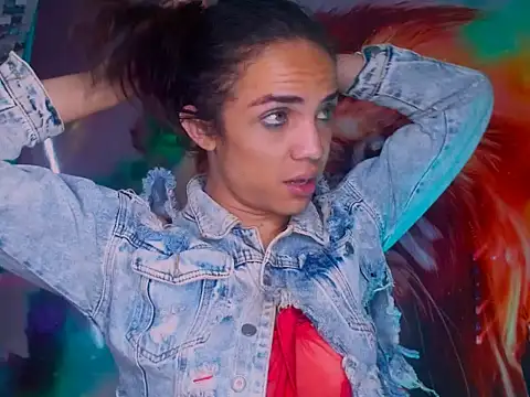 Snapshot of Cristal_Gem1 chatting on October 2025 06:06:01 PM Cristal Gem1 online show from October 2025 06:06:01 PM