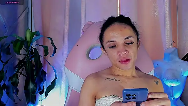 Cristal Gem1 online show from June 2026 07:51:02 PM