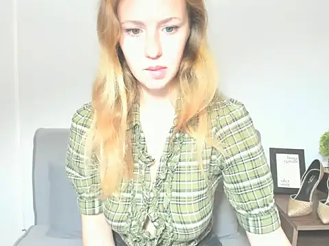 LyraHotty online show from October 2025 04:26:01 AM