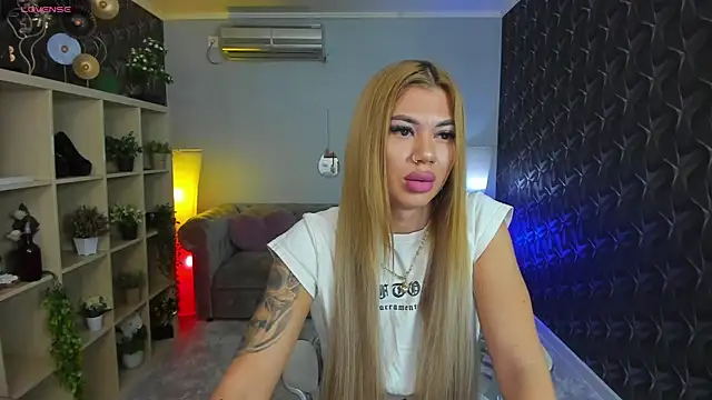 Snapshot of xPuka chatting on September 2025 04:12:02 PM xPuka online show from September 2025 04:12:02 PM