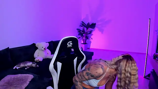 xPuka online show from March 2026 06:25:02 PM