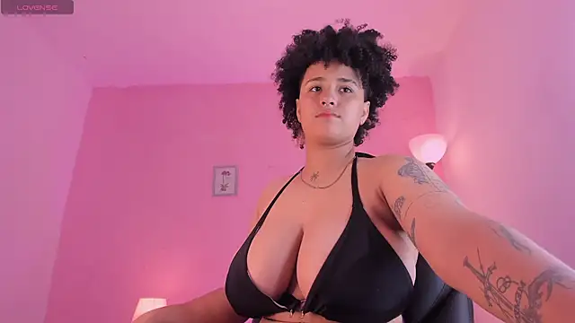 LiaaMoretzz online show from September 2025 02:25:01 AM