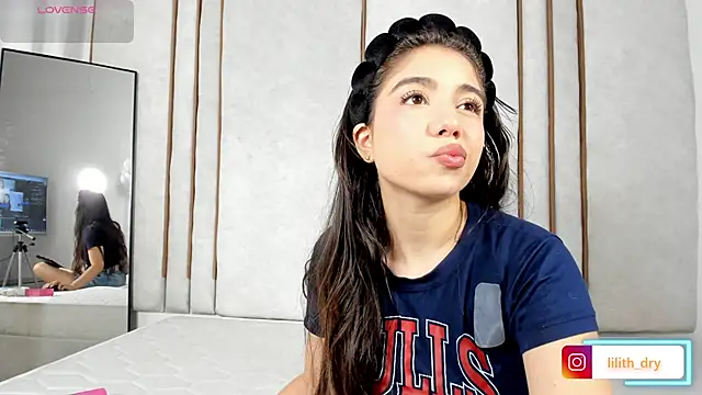 Lilith dry online show from September 2025 04:22:02 PM