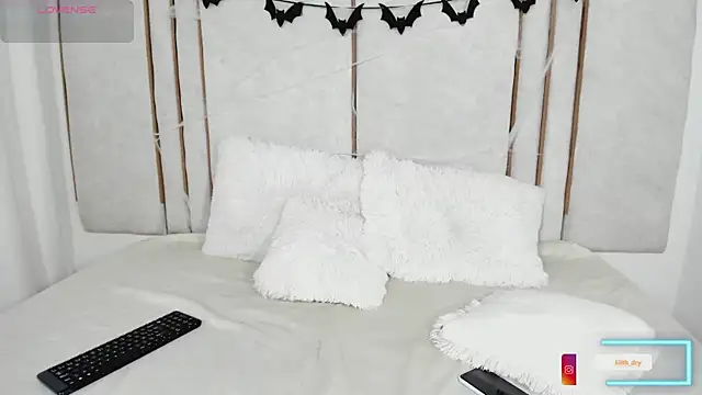 Lilith dry online show from October 2025 01:56:01 PM