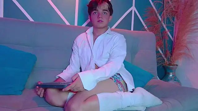 Snapshot of LucaDelart chatting on September 2025 12:20:01 PM LucaDelart online show from September 2025 12:20:01 PM