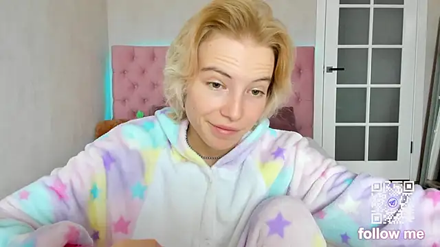 Snapshot of Pink_Lila18 chatting on October 2025 08:22:02 AM Pink Lila18 online show from October 2025 08:22:02 AM