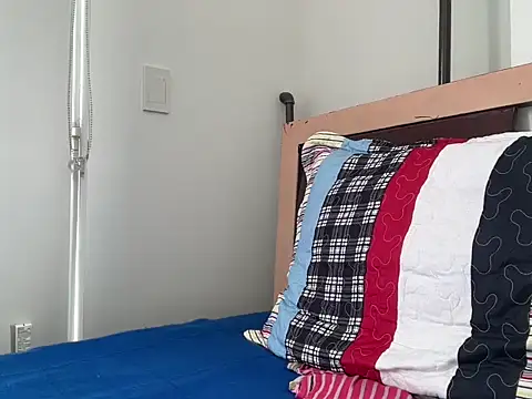 Snapshot of crossmichelle chatting on November 2025 08:09:01 PM crossmichelle online show from November 2025 08:09:01 PM