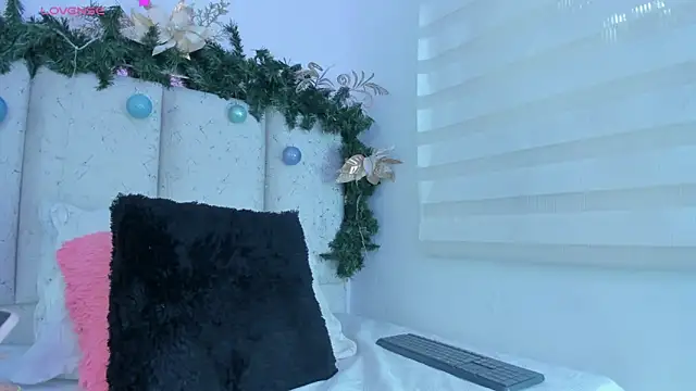 violeta olsen online show from December 2025 07:09:01 PM