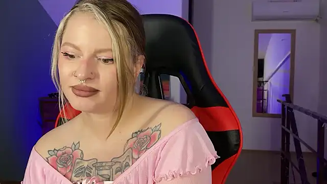 Mia Kamp online show from September 2025 06:01:02 PM