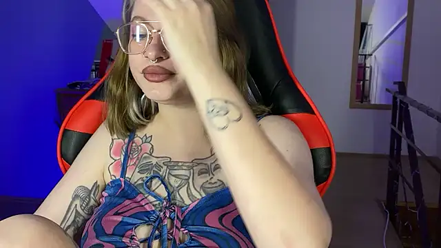 Mia Kamp online show from September 2025 01:38:02 PM