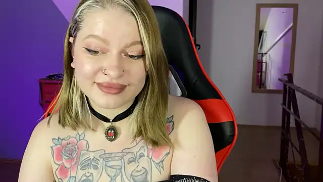 Mia Kamp online show from October 2025 06:04:01 PM