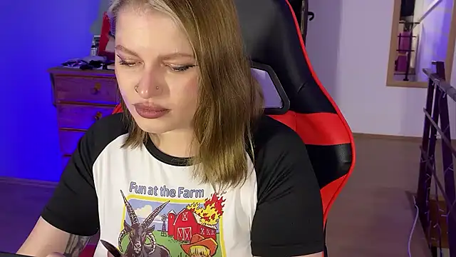 Mia Kamp online show from October 2025 06:06:01 PM