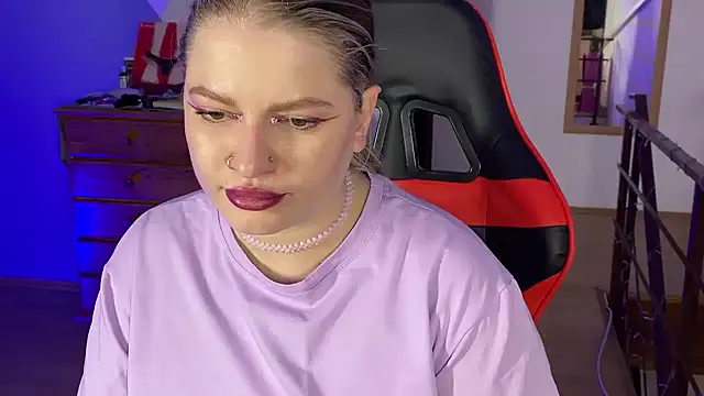 Mia Kamp online show from October 2025 08:09:02 PM