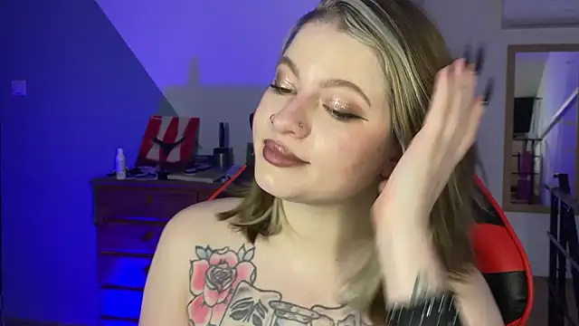 Mia Kamp online show from October 2025 05:13:02 PM