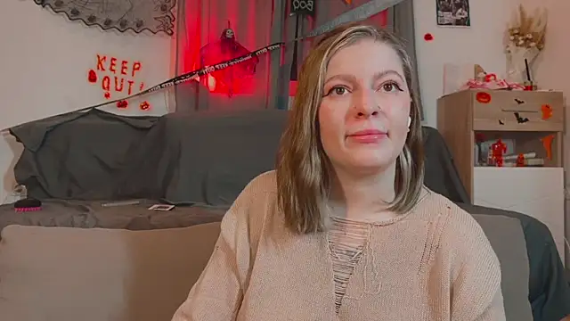 Mia Kamp online show from October 2025 05:48:02 PM