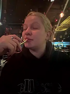 Mia Kamp online show from January 2026 06:53:02 PM