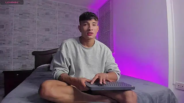 Snapshot of DavisFirb chatting on October 2025 02:01:02 AM DavisFirb online show from October 2025 02:01:02 AM