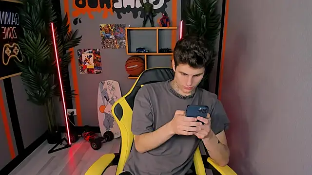 Snapshot of JackWolw chatting on October 2025 05:02:02 PM JackWolw online show from October 2025 05:02:02 PM