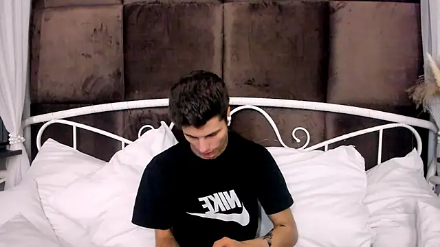 Snapshot of JackWolw chatting on October 2025 07:20:02 AM JackWolw online show from October 2025 07:20:02 AM