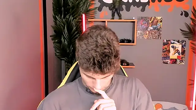 Snapshot of JackWolw chatting on October 2025 09:39:01 AM JackWolw online show from October 2025 09:39:01 AM