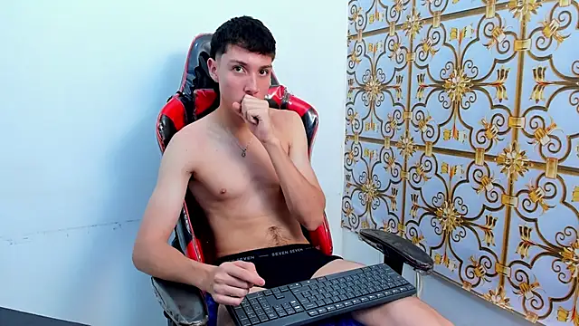 Snapshot of LittleDanny_ chatting on October 2025 03:56:02 PM LittleDanny online show from October 2025 03:56:02 PM