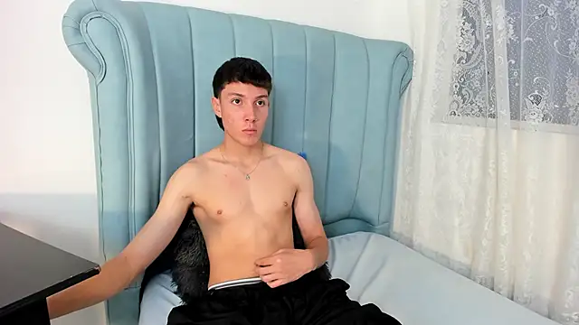 Snapshot of LittleDanny_ chatting on October 2025 02:52:01 PM LittleDanny online show from October 2025 02:52:01 PM