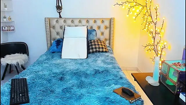 Snapshot of LenaStylesOA chatting on September 2025 02:02:01 AM LenaStylesOA online show from September 2025 02:02:01 AM